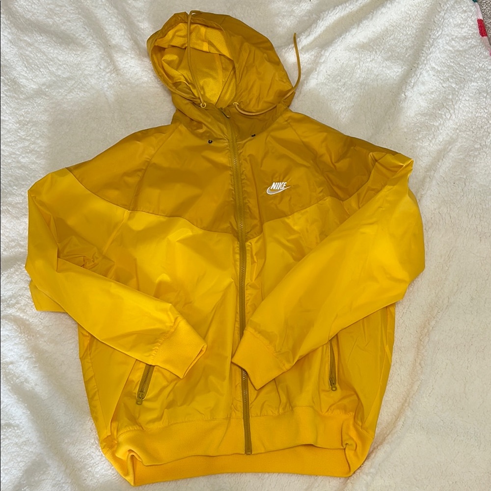 Nike Men's Vibrant Yellow Windbreaker